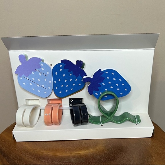 ⭐️ Kate Spade NWT 4pc Place Cards & Ceramic Holders - Picture 3 of 9